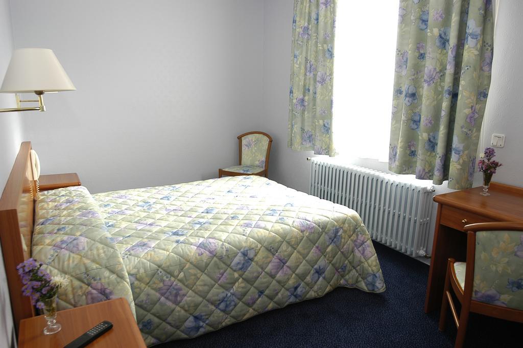 Contact Hotel De France Contres-Beauval-Cheverny Le Controis-en-Sologne Habitación foto