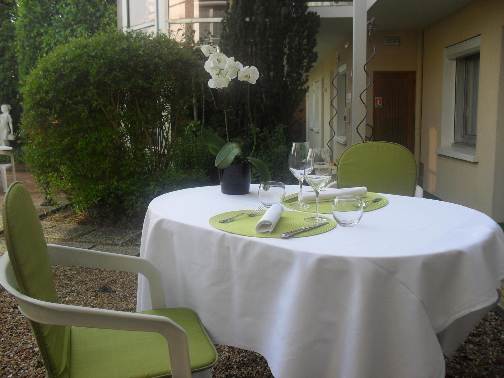 Contact Hotel De France Contres-Beauval-Cheverny Le Controis-en-Sologne Exterior foto